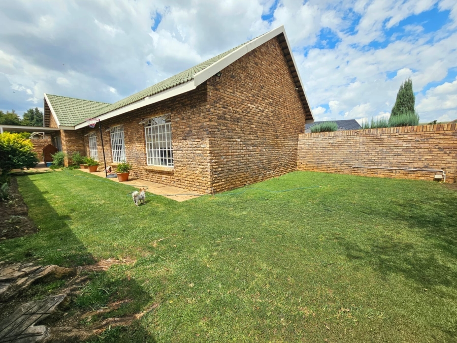 3 Bedroom Property for Sale in Van Der Hoff Park North West